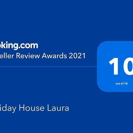 Holiday House Laura วีร์ ภายนอก รูปภาพ