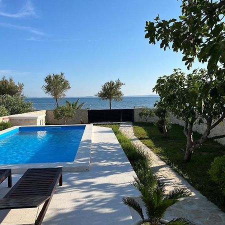 Holiday House Laura วีร์ ภายนอก รูปภาพ