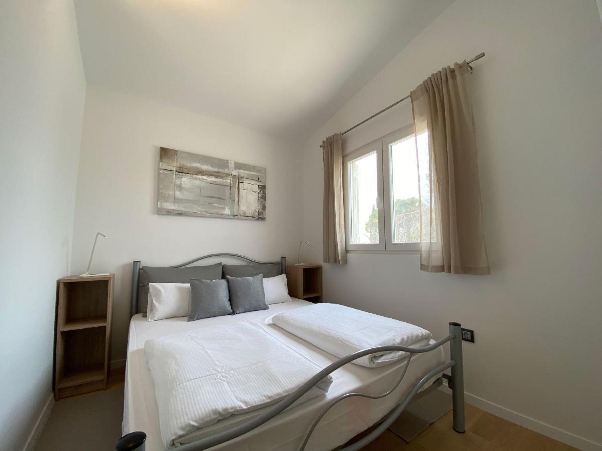Holiday House Laura วีร์ ภายนอก รูปภาพ