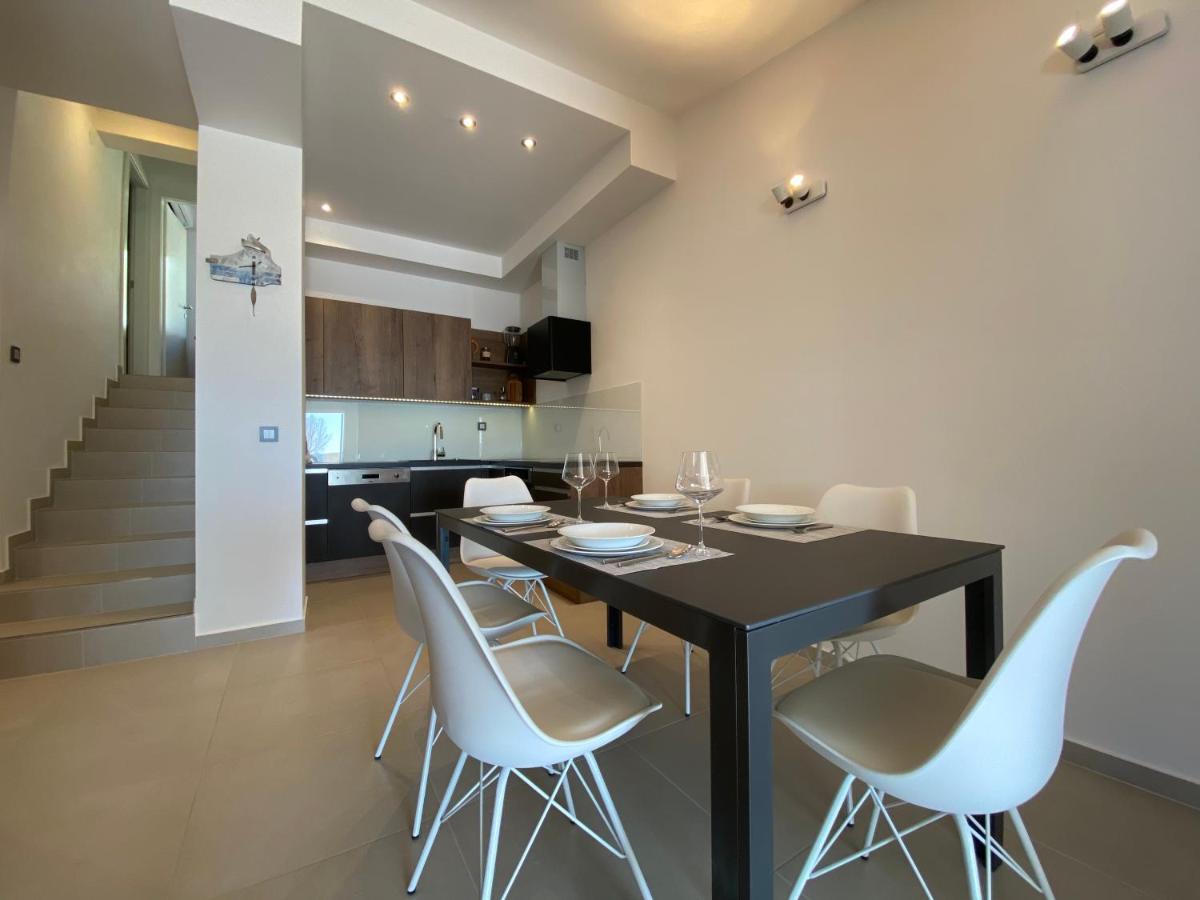 Holiday House Laura วีร์ ภายนอก รูปภาพ