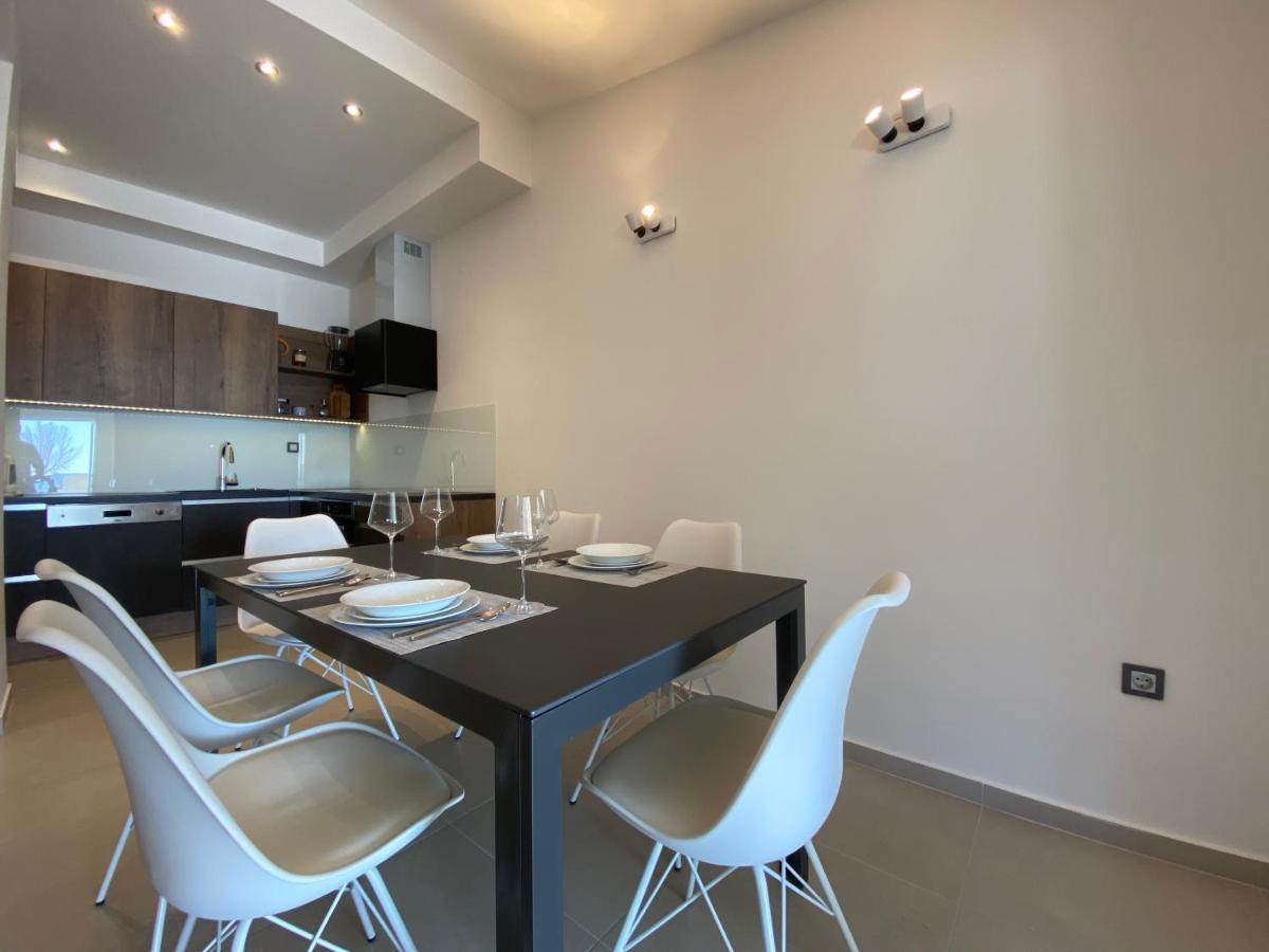 Holiday House Laura วีร์ ภายนอก รูปภาพ