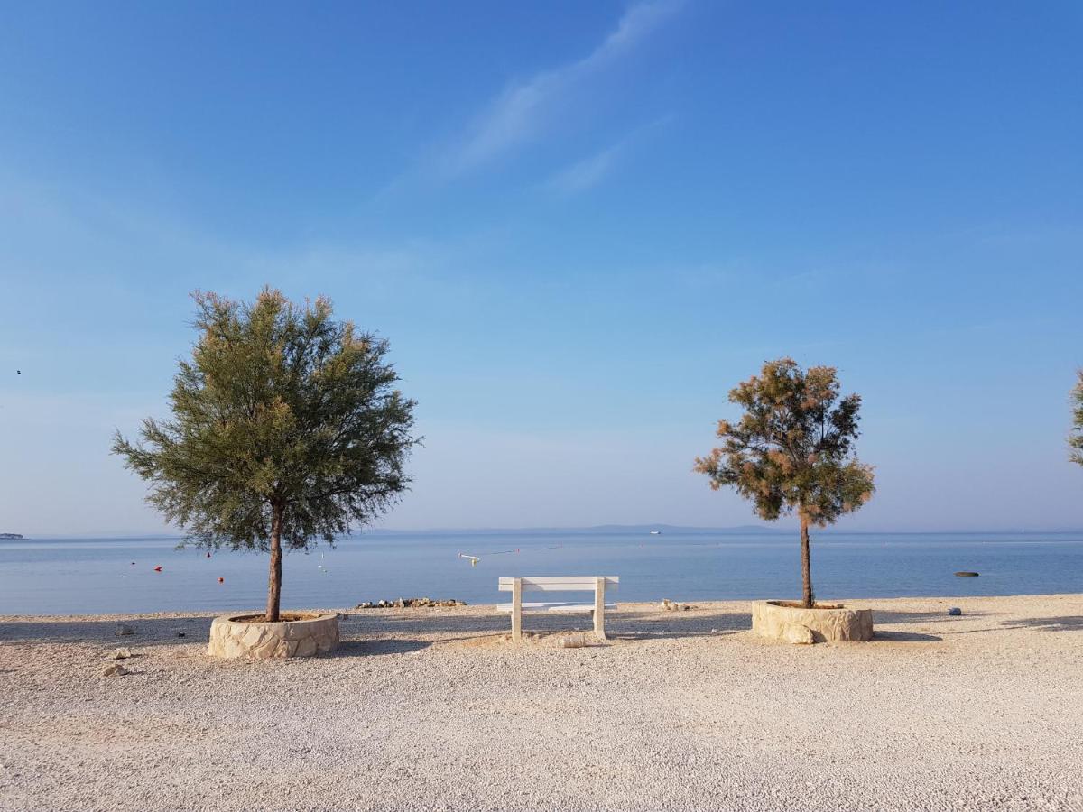 Holiday House Laura วีร์ ภายนอก รูปภาพ