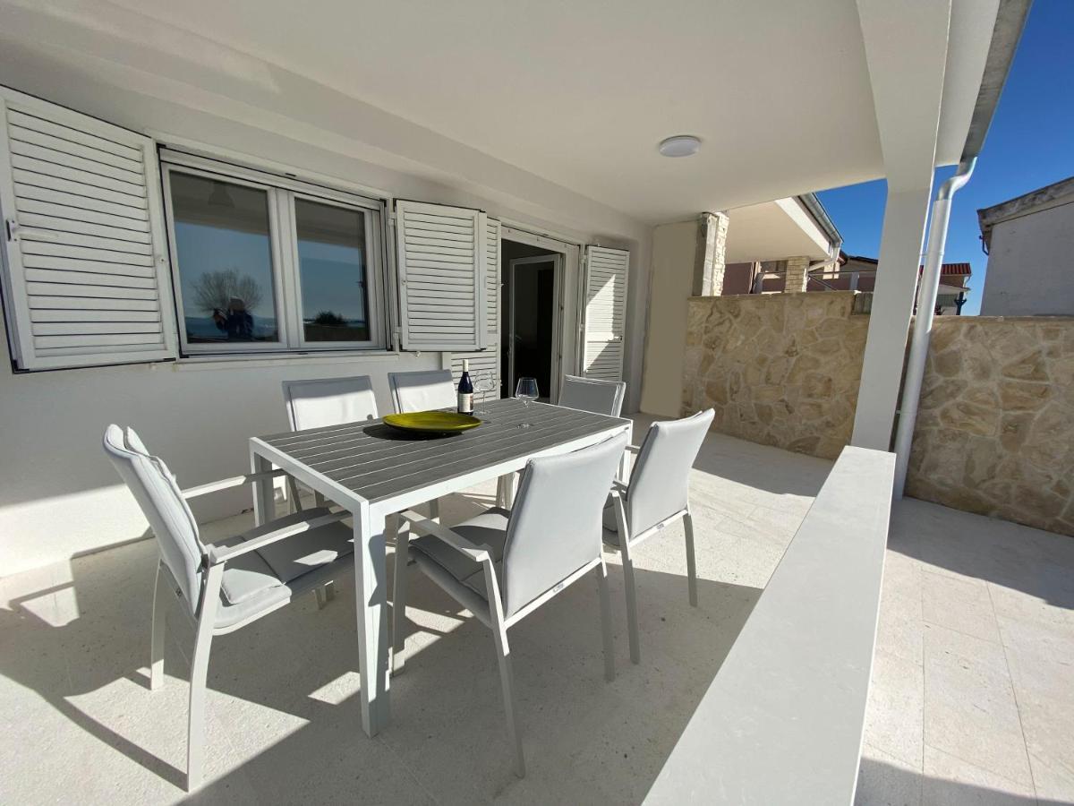 Holiday House Laura วีร์ ภายนอก รูปภาพ