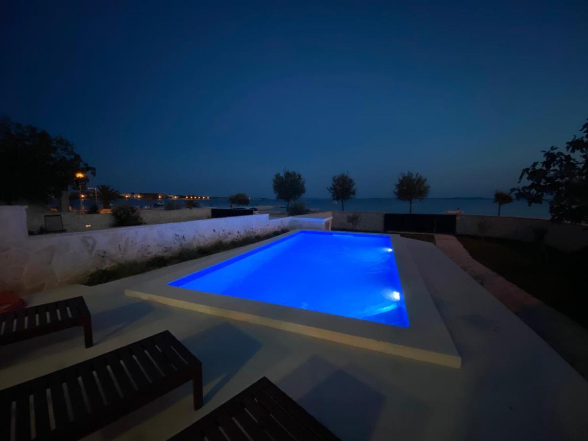 Holiday House Laura วีร์ ภายนอก รูปภาพ