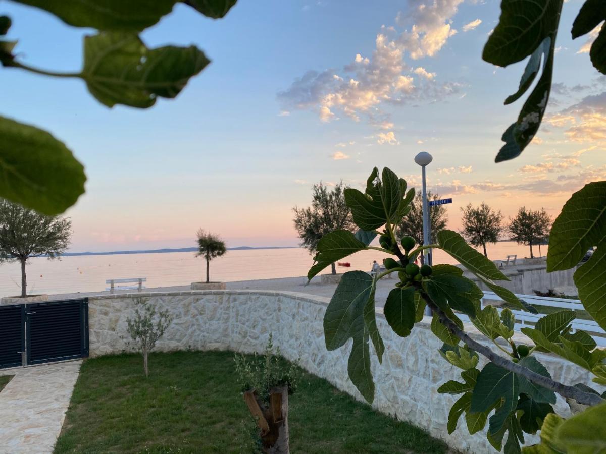 Holiday House Laura วีร์ ภายนอก รูปภาพ