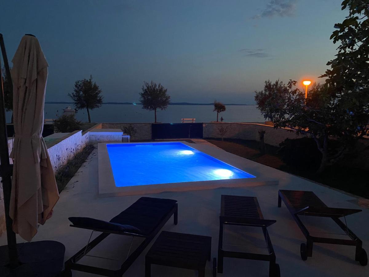 Holiday House Laura วีร์ ภายนอก รูปภาพ