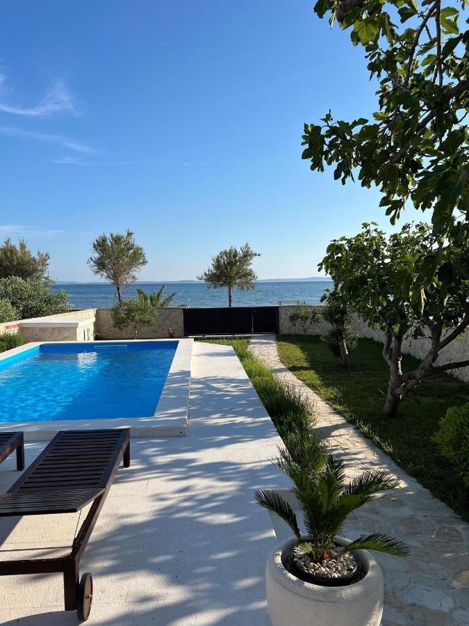 Holiday House Laura วีร์ ภายนอก รูปภาพ
