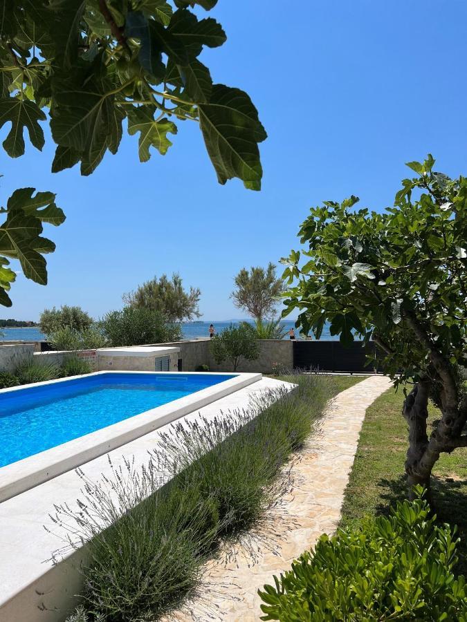 Holiday House Laura วีร์ ภายนอก รูปภาพ