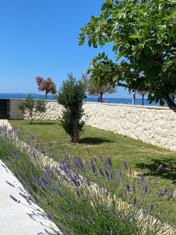 Holiday House Laura วีร์ ภายนอก รูปภาพ